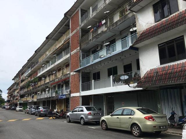 Flat for sale in Malaka