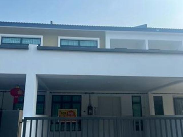 Terraced House for sale in Malaka