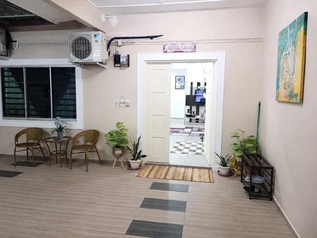 Terraced House for sale in Malaka
