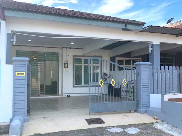 House for sale in Malaka