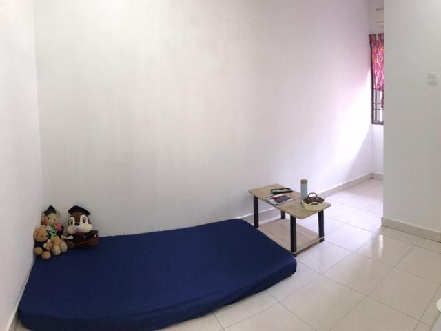 Room for rent in Petaling, Alam Impian