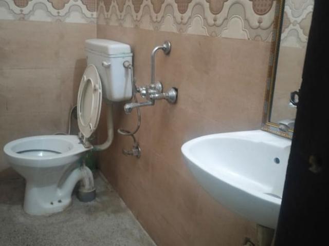 Property for rent in Deri