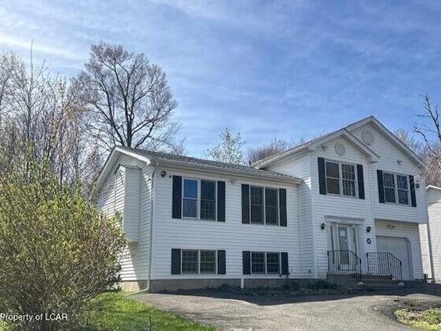 House for sale in Pocono Summit