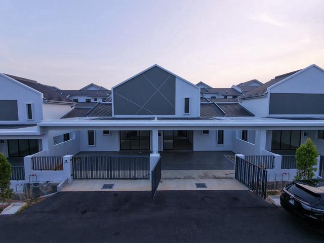Terraced House for sale in Malaka