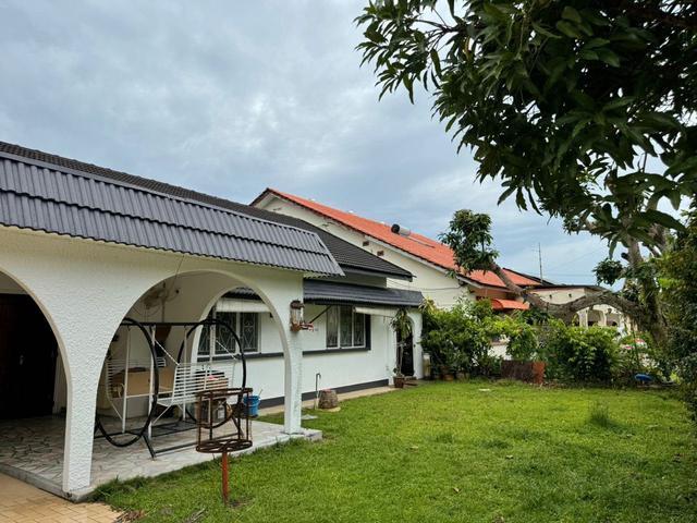 Bungalow for sale in Malaka