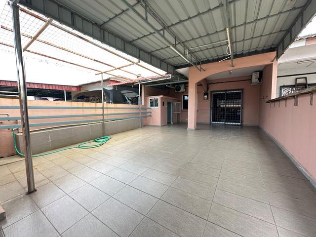 Terraced House for sale in Malaka