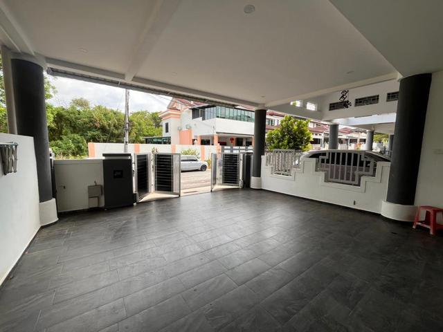 Terraced House for sale in Malaka