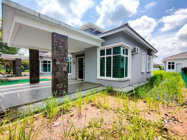 Bungalow for sale in Durian Tunggal, Malaka