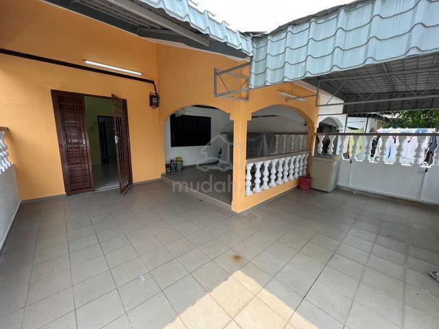 Terraced House for sale in Malaka