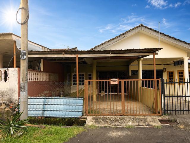 Terraced House for sale in Malaka