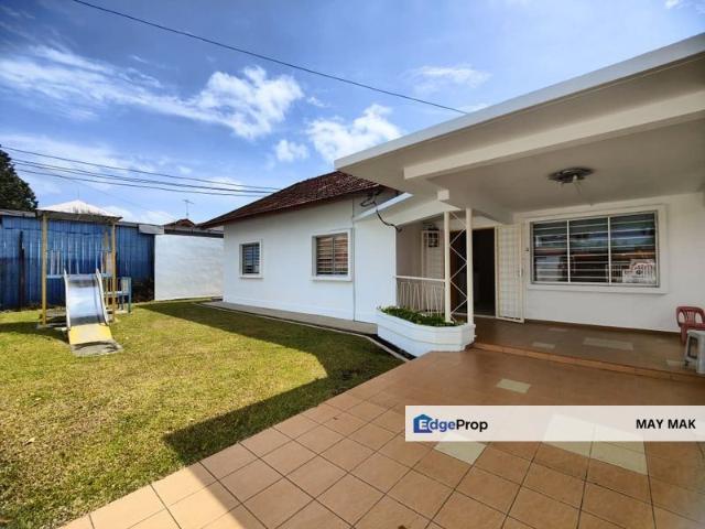 House for sale in Malaka