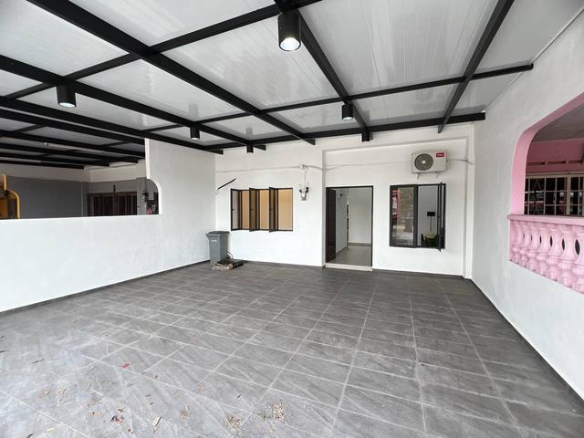 Terraced House for sale in Malaka