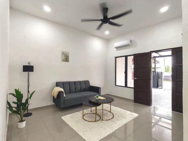 Terraced House for sale in Malaka