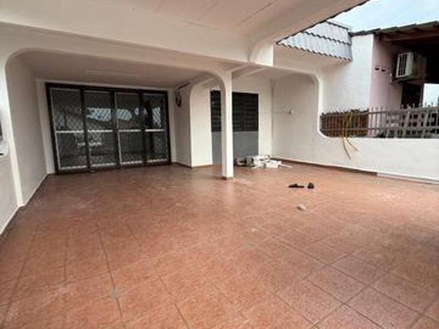 Terraced House for sale in Malaka