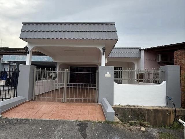 Terraced House for sale in Malaka