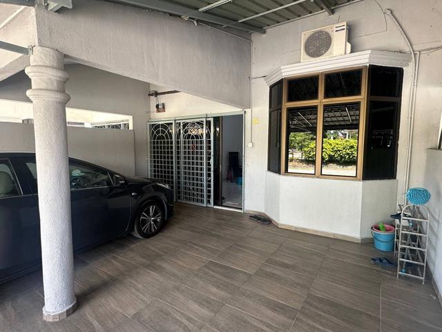 Terraced House for sale in Malaka