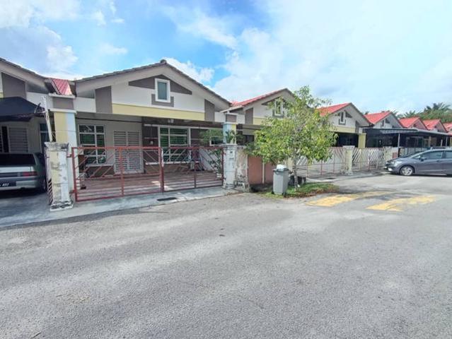 Terraced House for sale in Malaka