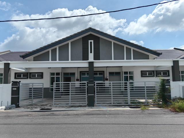 Terraced House for sale in Malaka