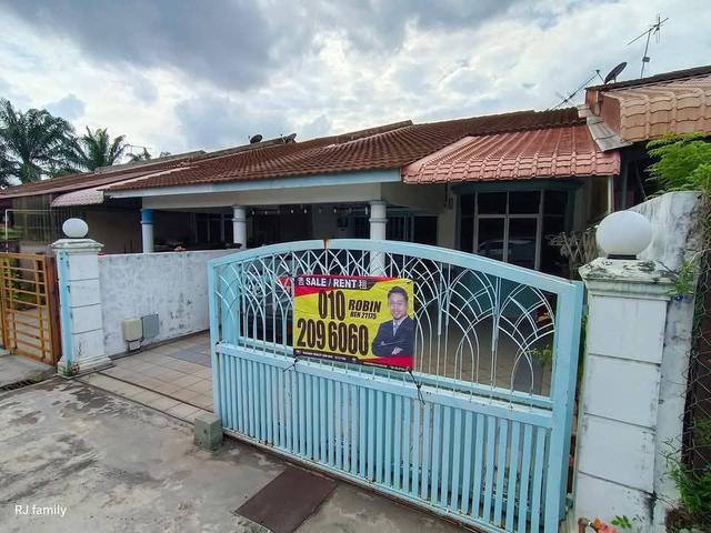 Terraced House for sale in Malaka