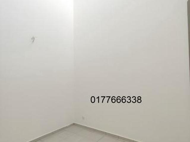 Terraced House for sale in Malaka