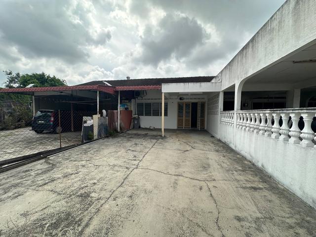 Terraced House for sale in Malaka