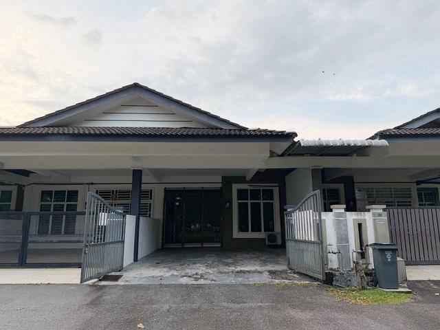 Terraced House for sale in Malaka