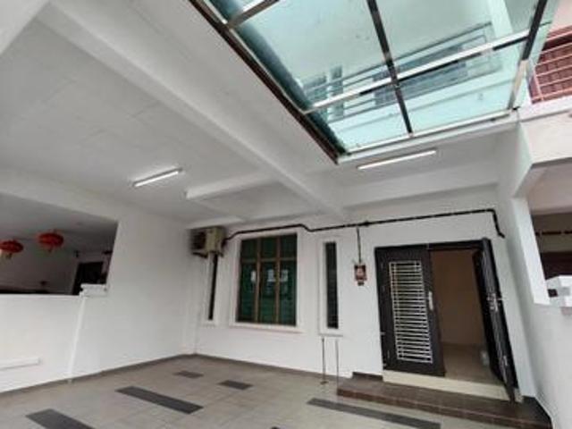 Terraced House for sale in Malaka