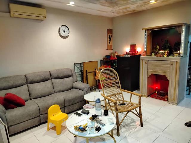 Terraced House for sale in Malaka