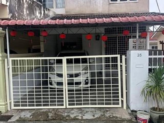 Terraced House for sale in Malaka