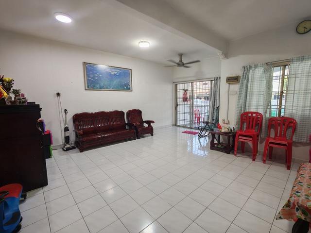 Terraced House for sale in Malaka