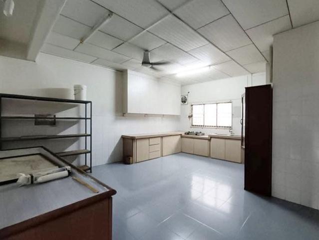 Terraced House for sale in Malaka