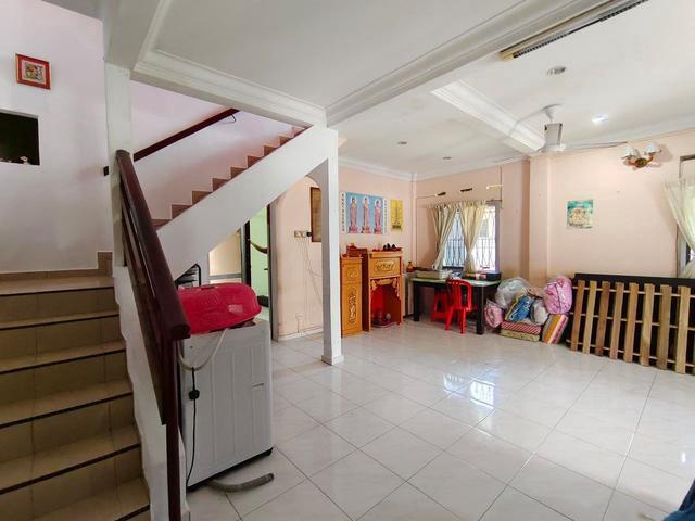 Terraced House for sale in Malaka