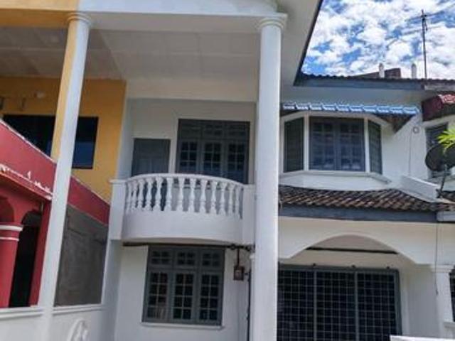 Terraced House for sale in Malaka