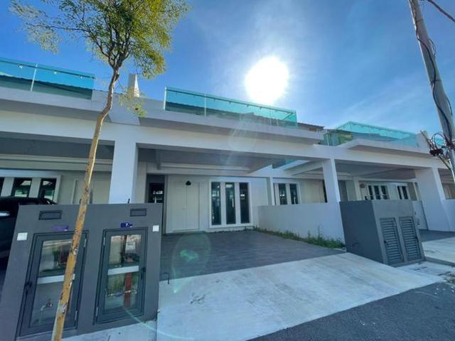 Terraced House for sale in Malaka