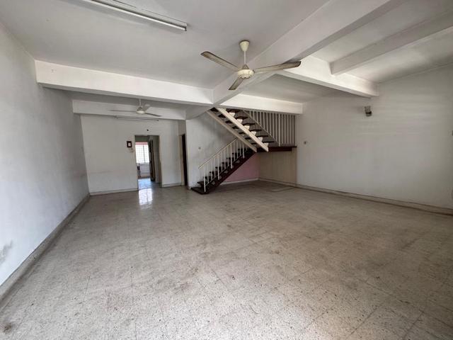 Terraced House for sale in Malaka