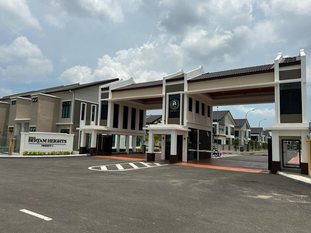 Terraced House for sale in Malaka