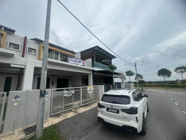 Terraced House for sale in Malaka