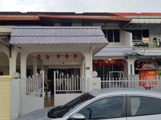 Terraced House for sale in Malaka