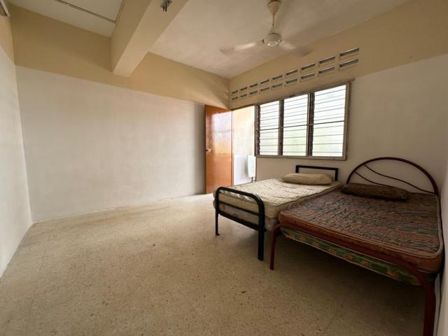 Flat for sale in Malaka