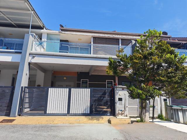 Terraced House for sale in Malaka