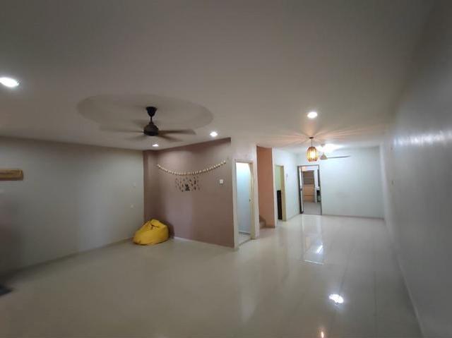 Terraced House for sale in Malaka