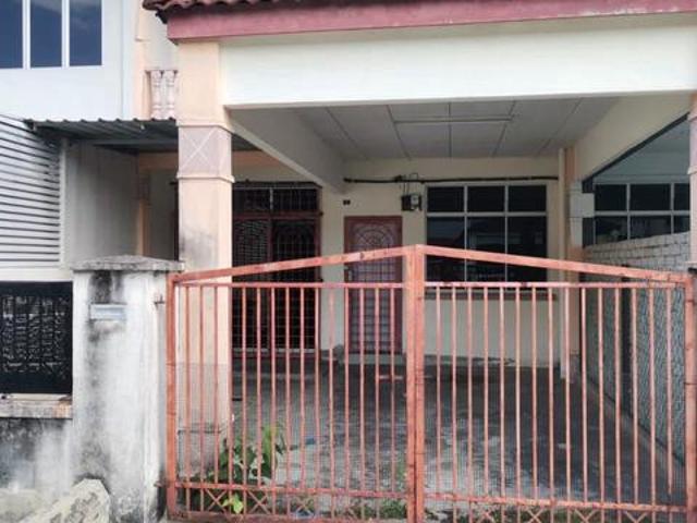 Terraced House for sale in Malaka