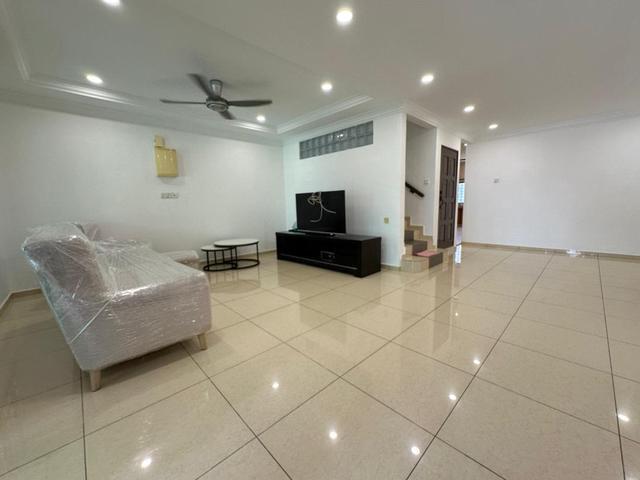 Terraced House for sale in Malaka