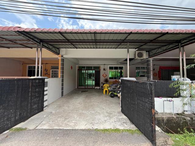 Terraced House for sale in Malaka