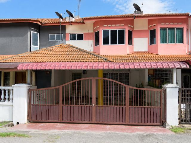 Terraced House for sale in Malaka