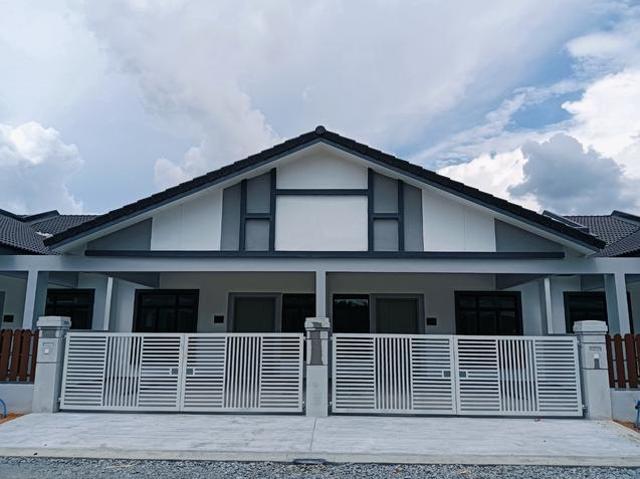 Terraced House for sale in Malaka