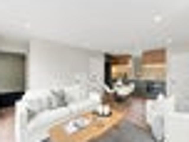 Townhouse for sale in Chaslands, Canterbury