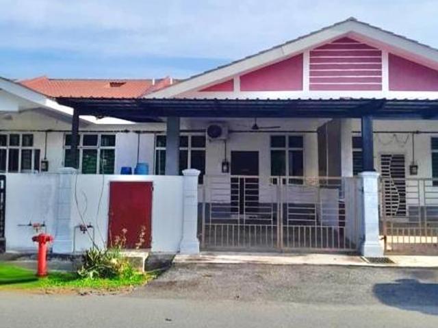 Terraced House for sale in Malaka
