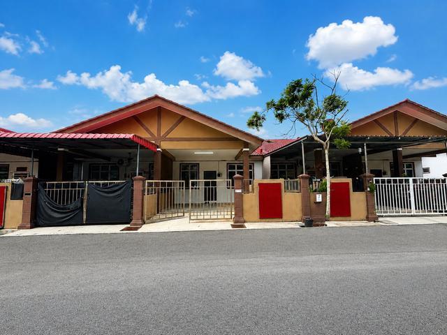 Terraced House for sale in Malaka