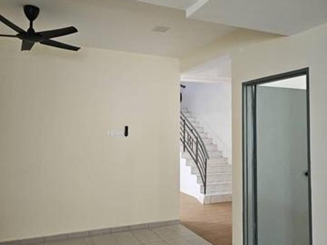 Terraced House for sale in Malaka